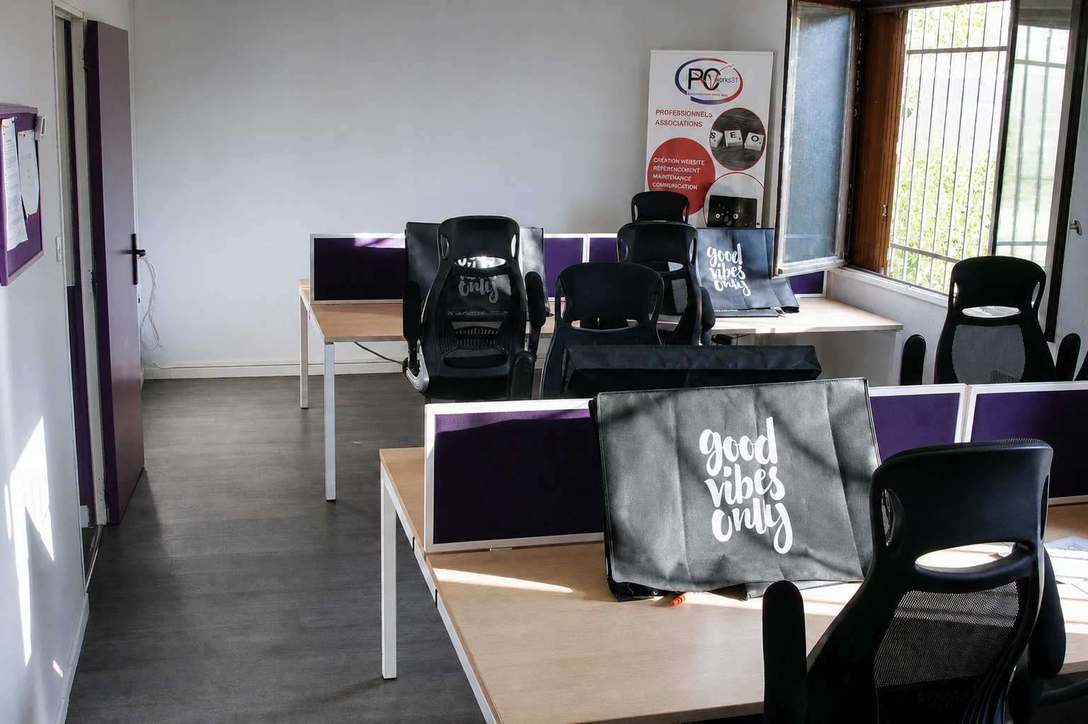 Deuxième vue de la salle de formation numérique PCWORKS31 à Lespinasse